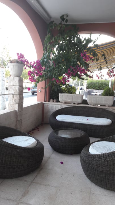 Launch am Eingang des Hotels Hotel Santa Ponsa Pins