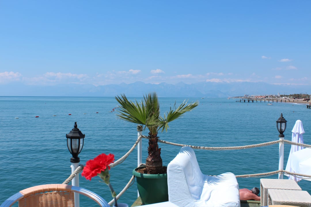 Auf dem Steg Hotel Delphin Imperial