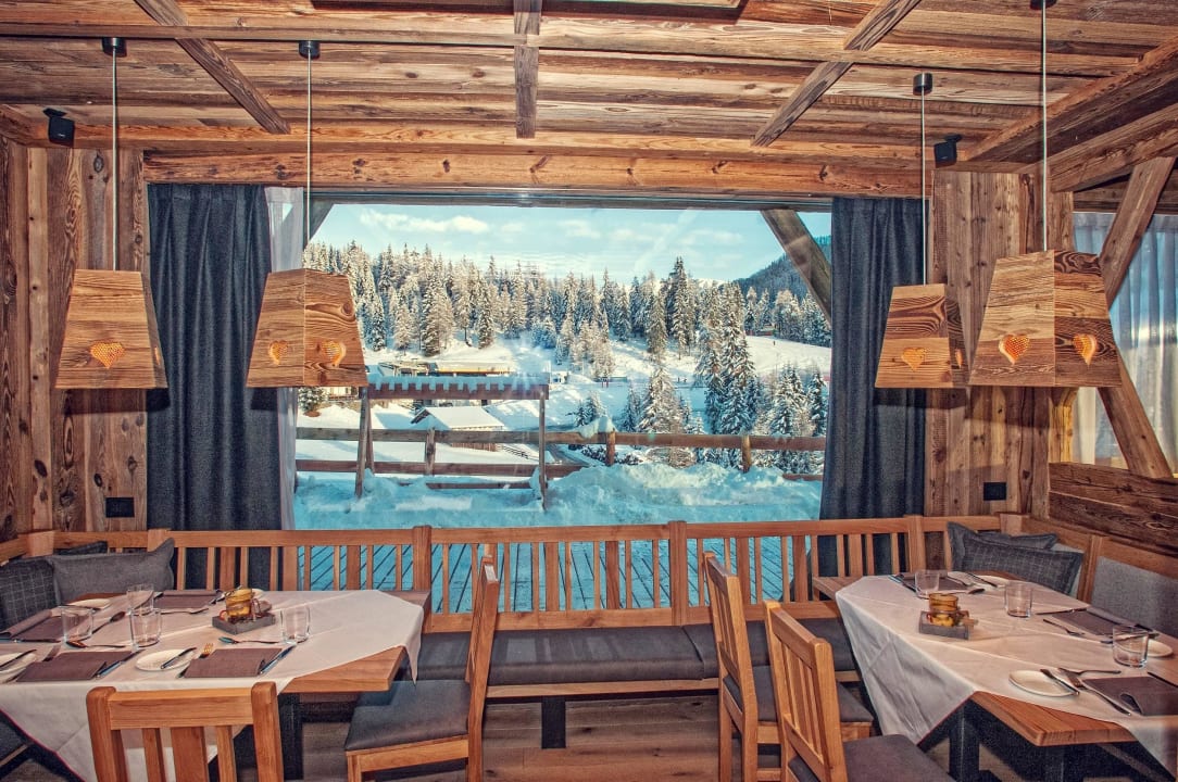 Restaurant mit weitem Ausblick Alpine Hotel Gran Fodá