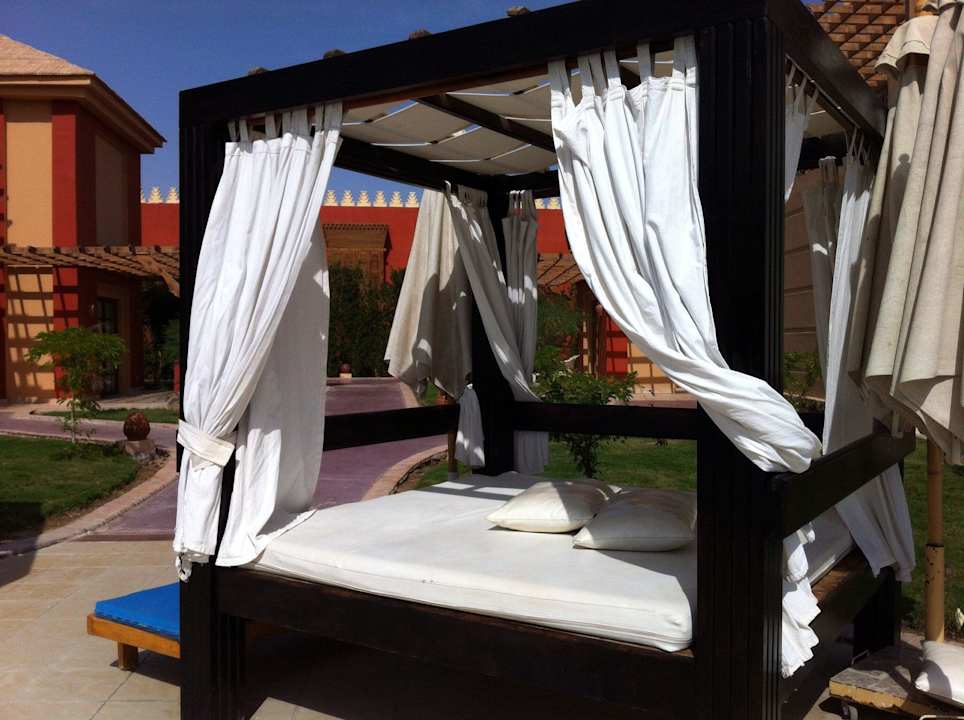 Liege am Pool Pickalbatros Alf Leila Wa Leila Resort - Neverland Hurghada