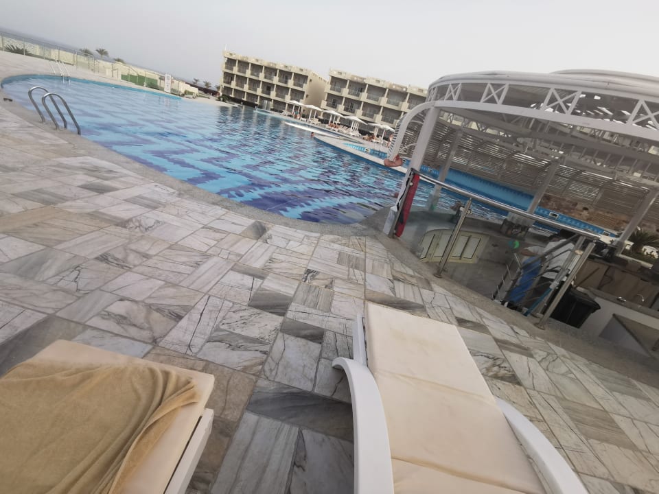 Pool Sirena Beach Resort & Spa