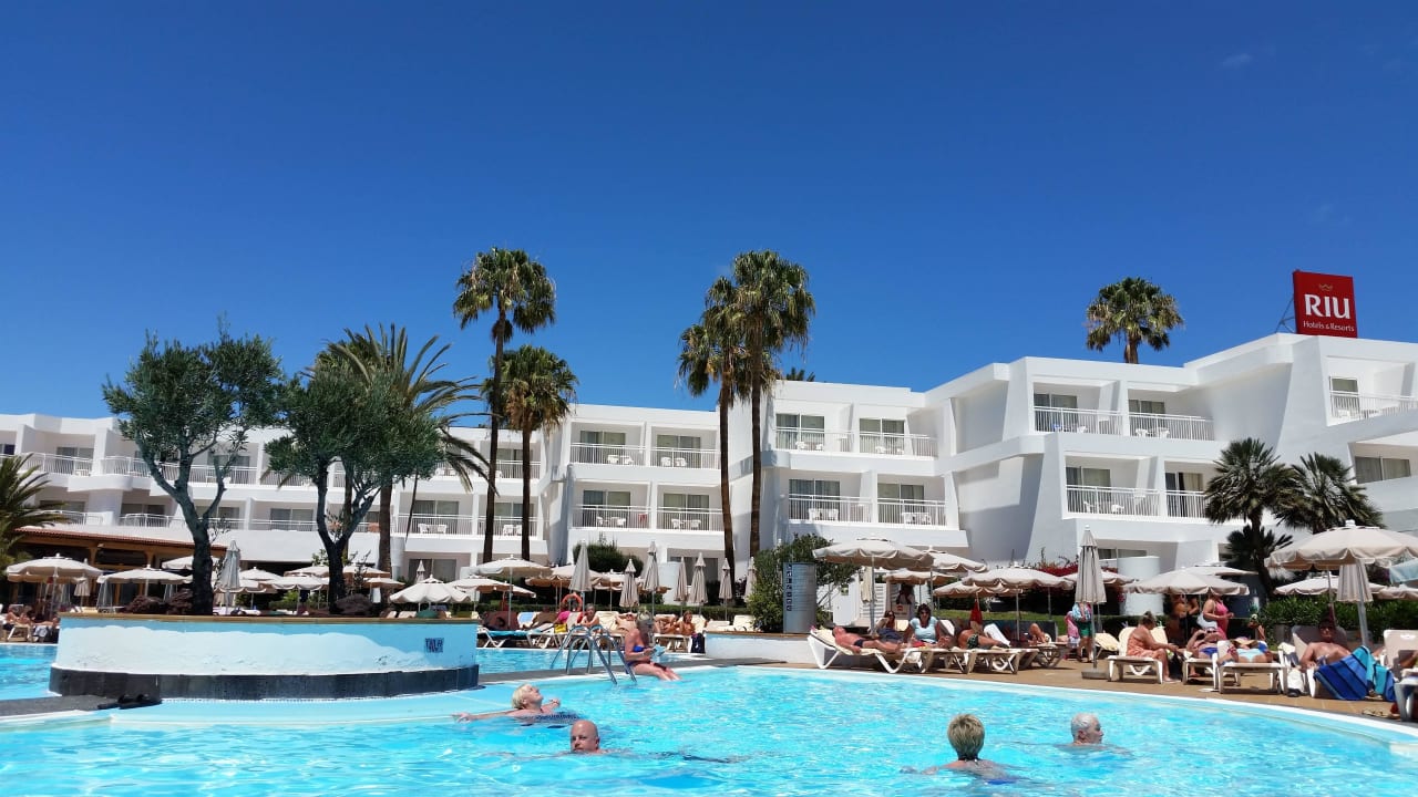 Haupthaus vom Pool Hotel Riu Paraiso Lanzarote