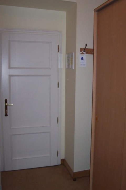 Zimmerzugang, Flur, Kleiderschrank Hotel Tivoli