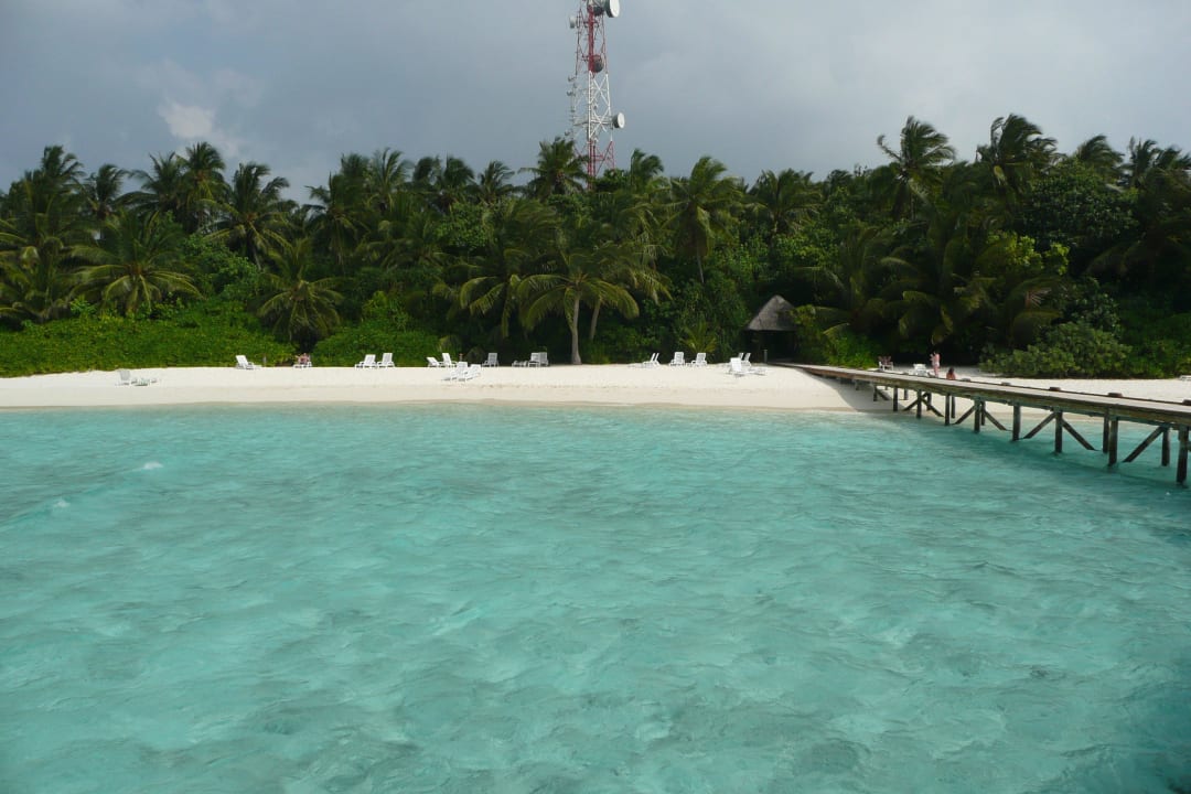 Strand bei den Wasserbungalows Fihalhohi Maldives