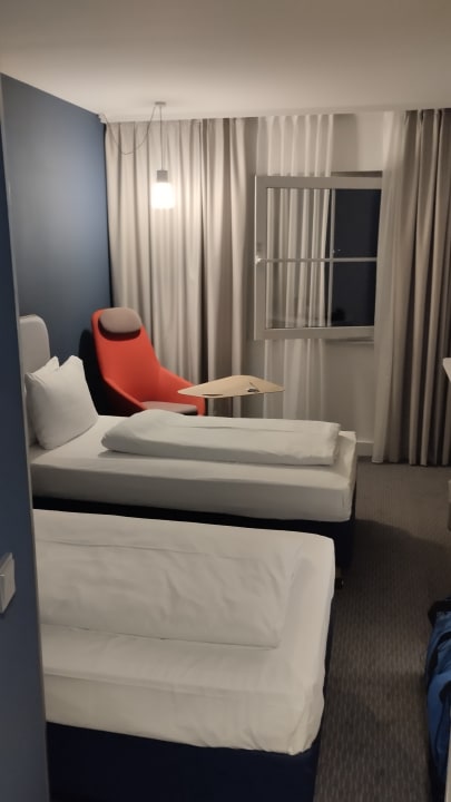 Zimmer Holiday Inn Express Frankfurt - Airport