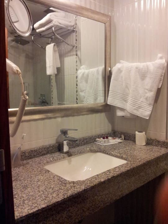 Sauberes Bad, jeden Tag neue und frische Handtüche Xperia Grand Bali Hotel