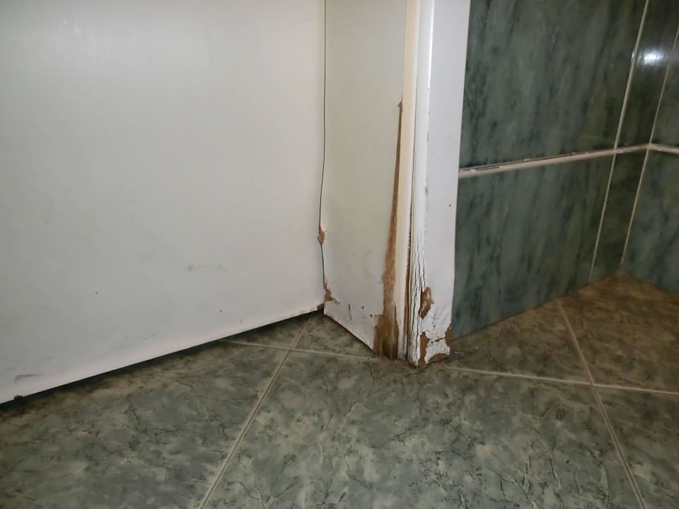 Faulende Türzargen im WC Duni Royal Pelican Resort