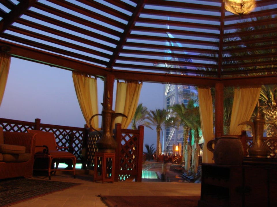 Sitzgelegnheit beim Pool Jumeirah Mina Al Salam