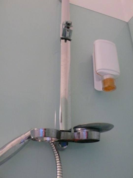 Ein Duschkopf mit Durchhänger PLAZA INN Hamburg Moorfleet