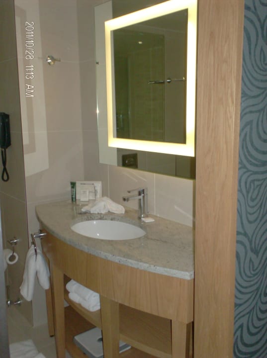 2. Zimmer - Bad  London Hilton on Park Lane