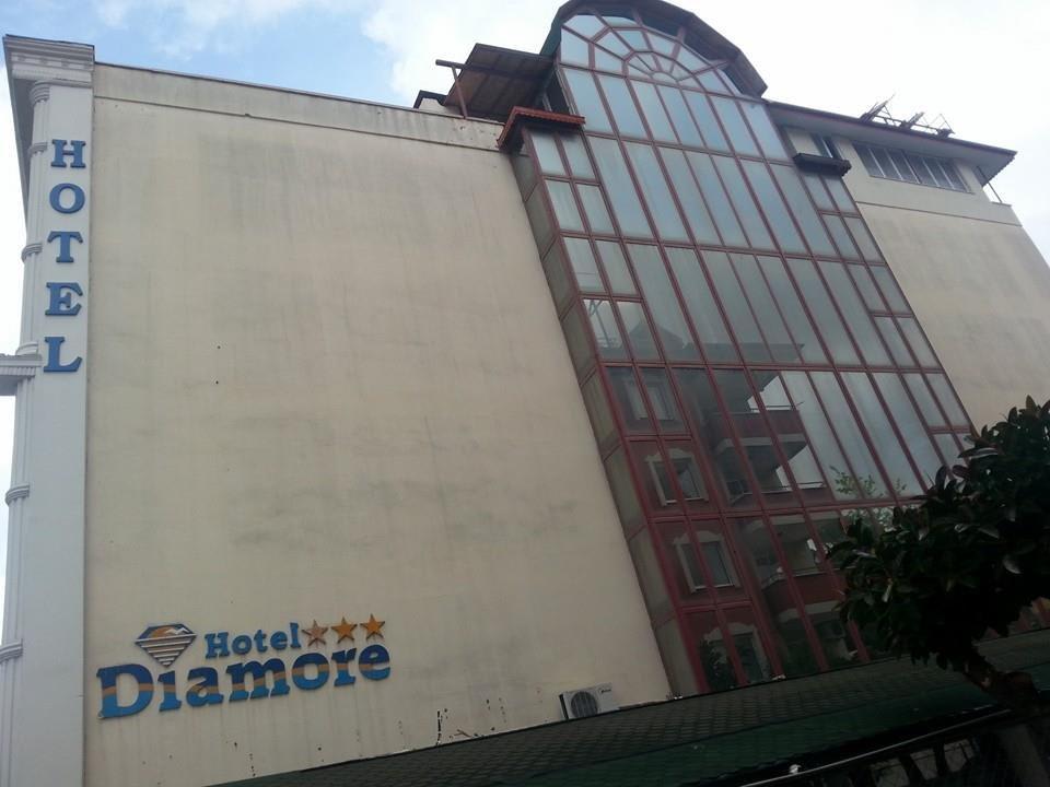 Die Fenster schmutzig. Katastrophe Hotel Diamore