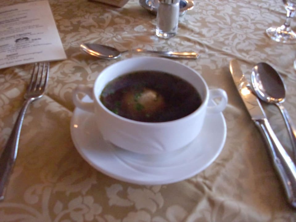 Vorspeise Suppe Wellnessresort Vier Jahreszeiten