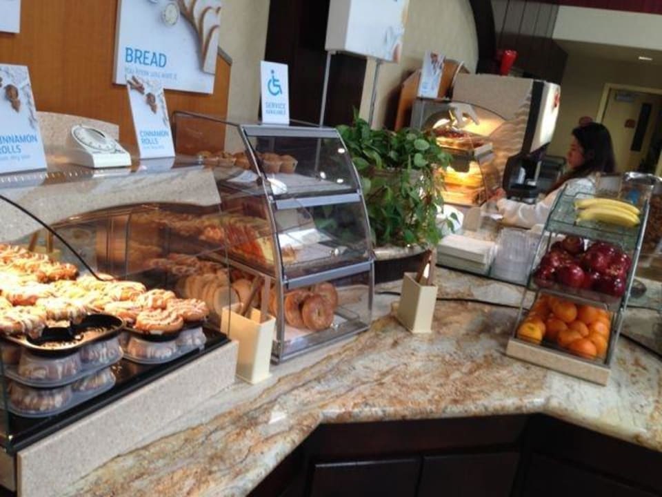 Büffet Holiday Inn Express Hotel & Suites - Hollywood Walk of Fame