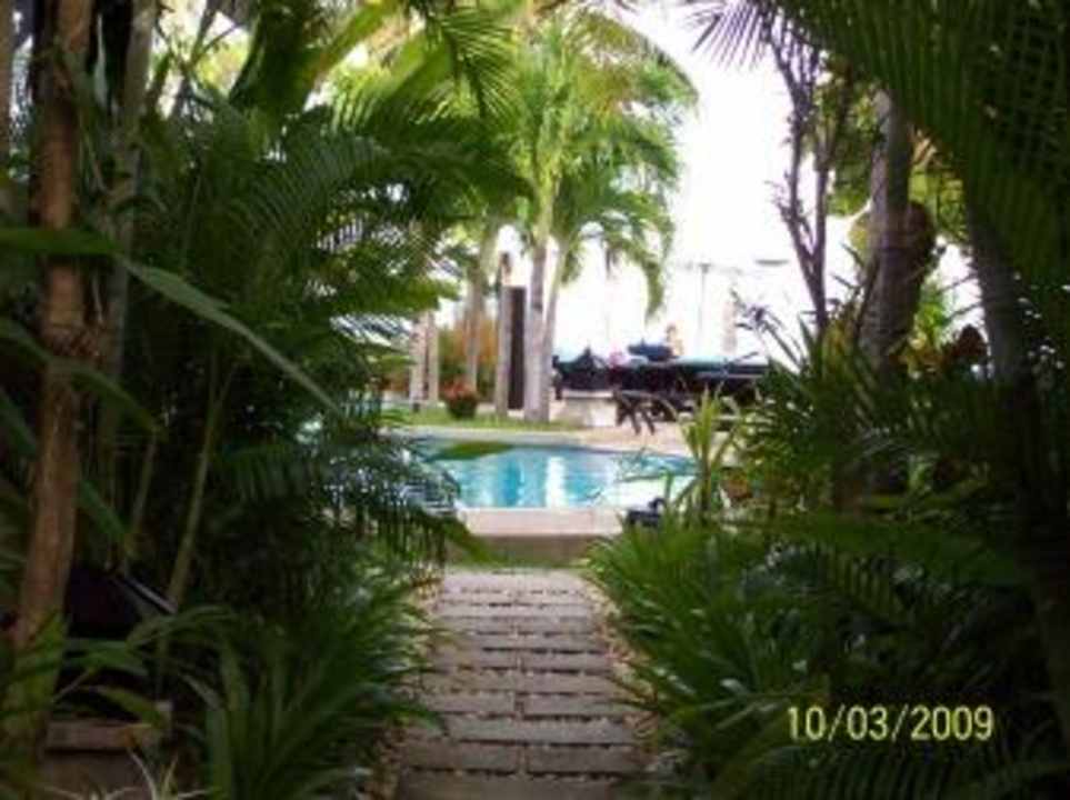 Blick vom Bungalow zum Pool und Strand Rummana Boutique Resort
