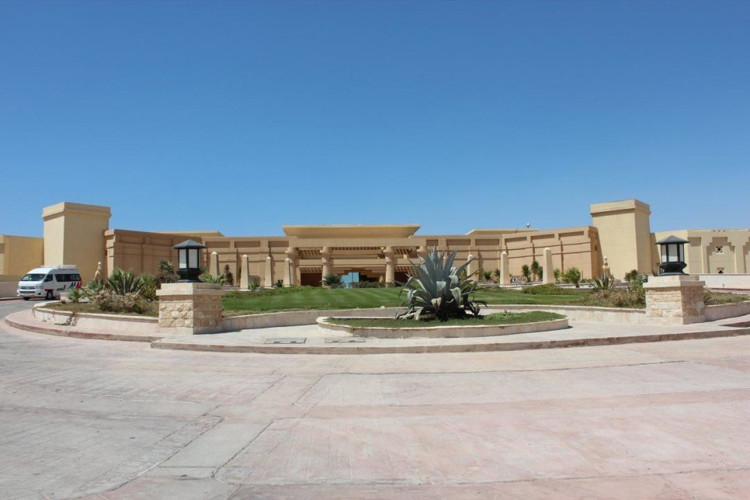 ...die Auffahrt... Hotel Sheraton Soma Bay Resort