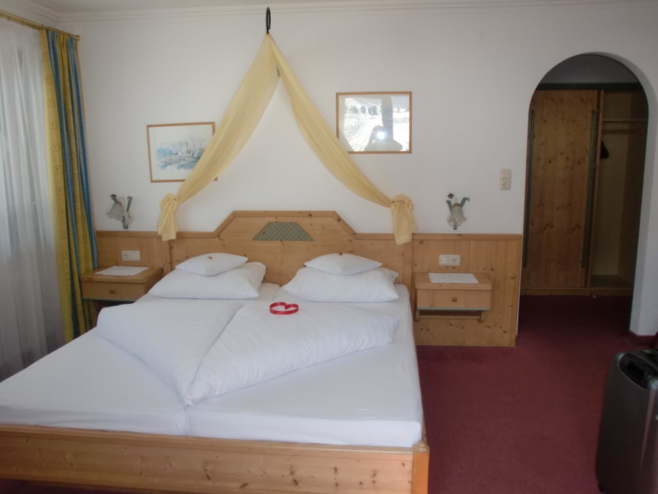 Zimmer Pension Claudia FLORA - Das kleine Gartenhotel