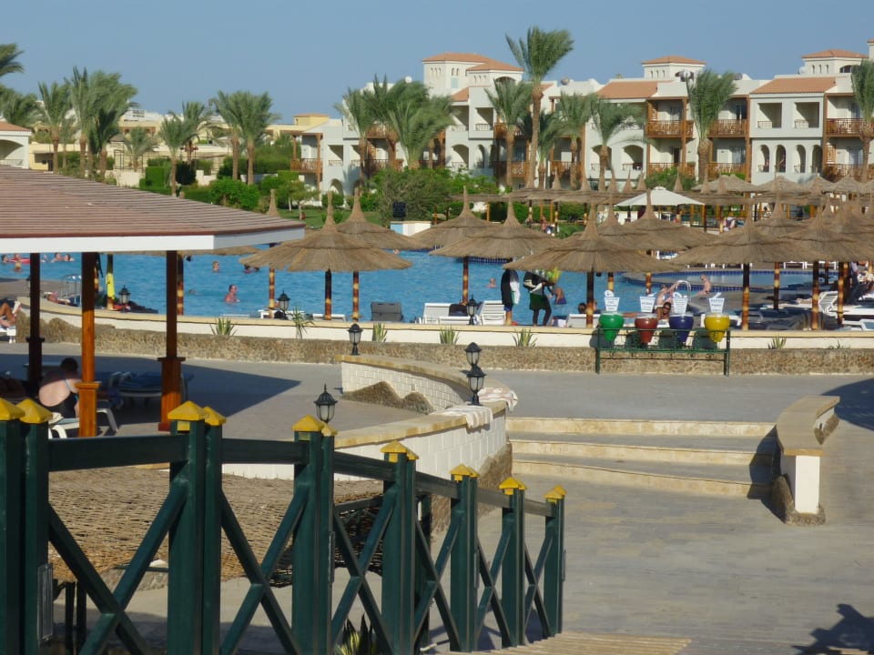 Netter Steg zum Pool Pickalbatros Dana Beach Resort - Hurghada