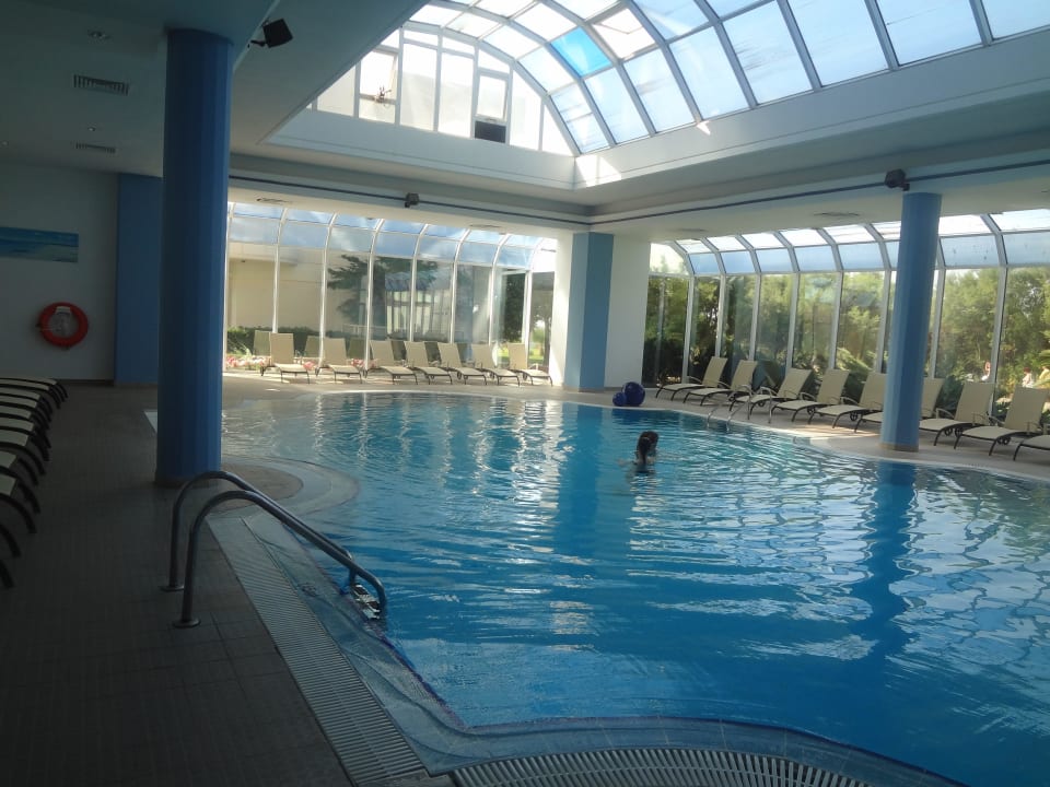 Pool in der Halle Rodos Palladium Leisure & Wellness
