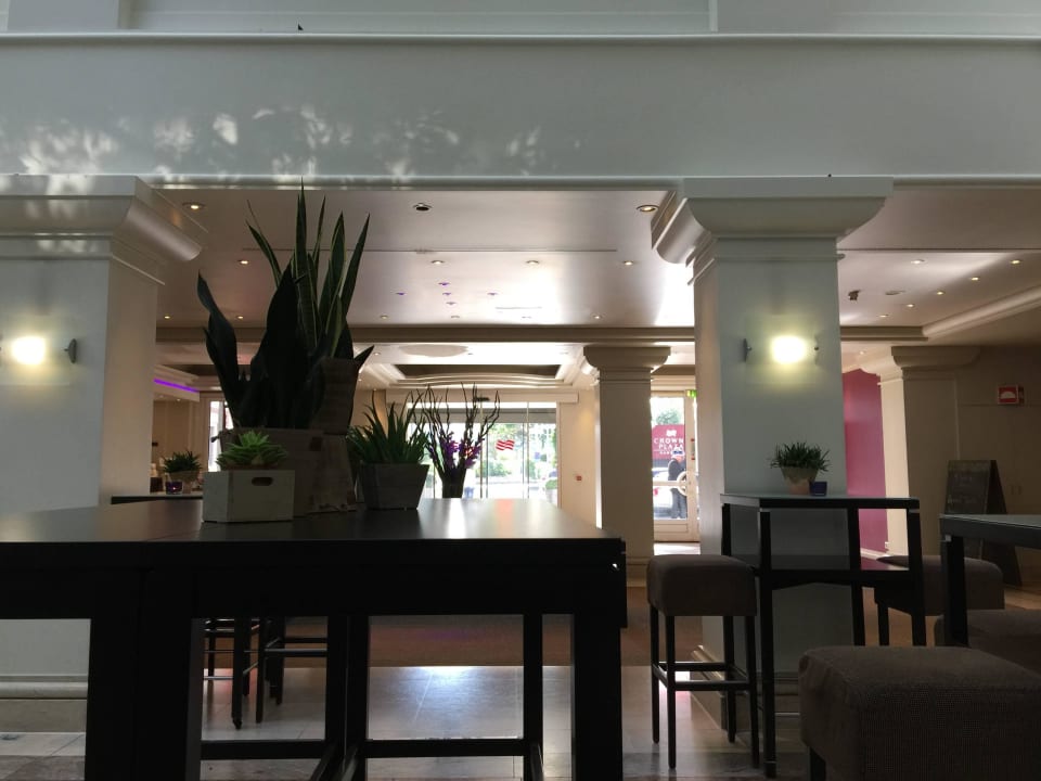 Eingangsbereich Crowne Plaza ® Hamburg - City Alster