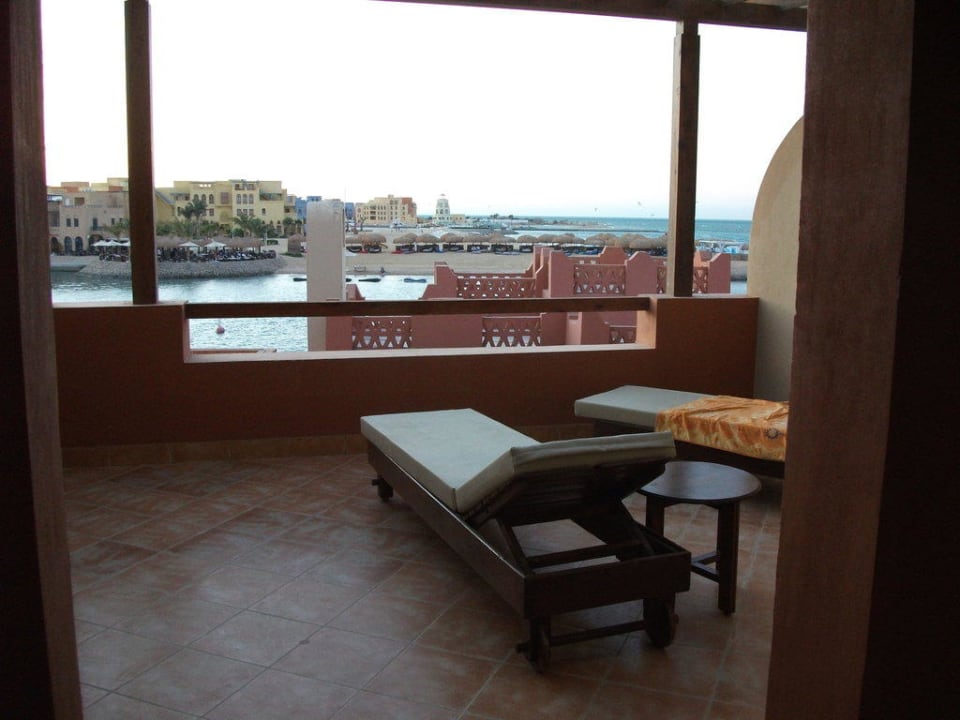 Terrasse am Zimmer mit Liegen Hotel Three Corners Ocean View prestige - Adults only