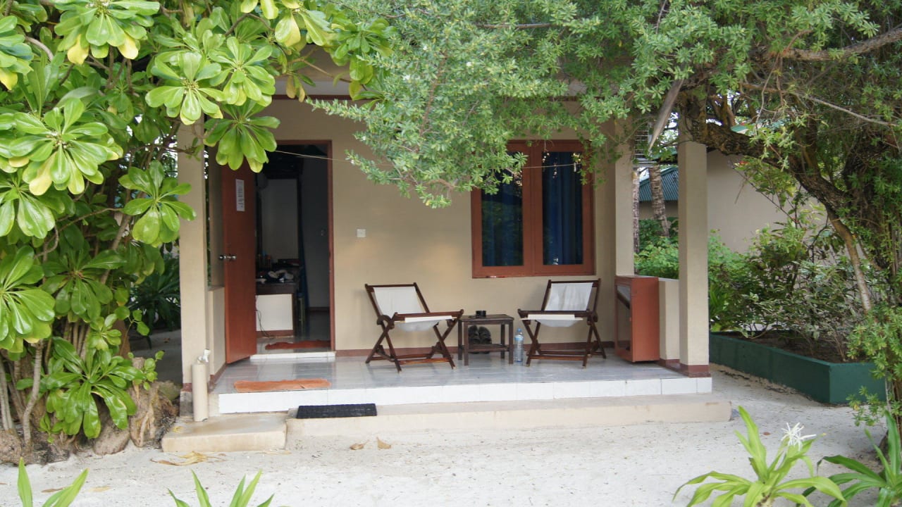 Blick auf unseren Bungi auf der Westseite Summer Island Maldives
