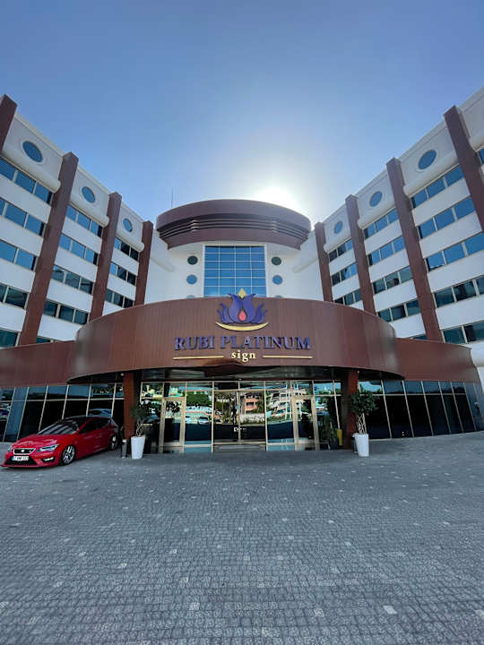 Außenansicht Rubi Platinum Sign