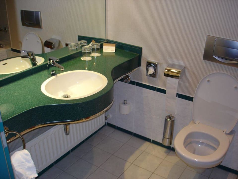Badezimmer im Hotel Mövenpick Prag NH Prague City