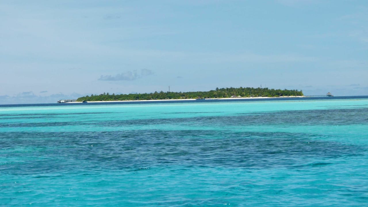 Die Insel vom Boot NH Collection Maldives Reethi Resort