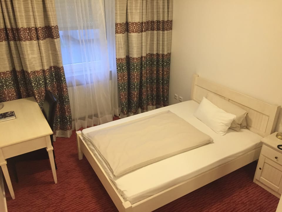 Zimmer Alpha Hotel