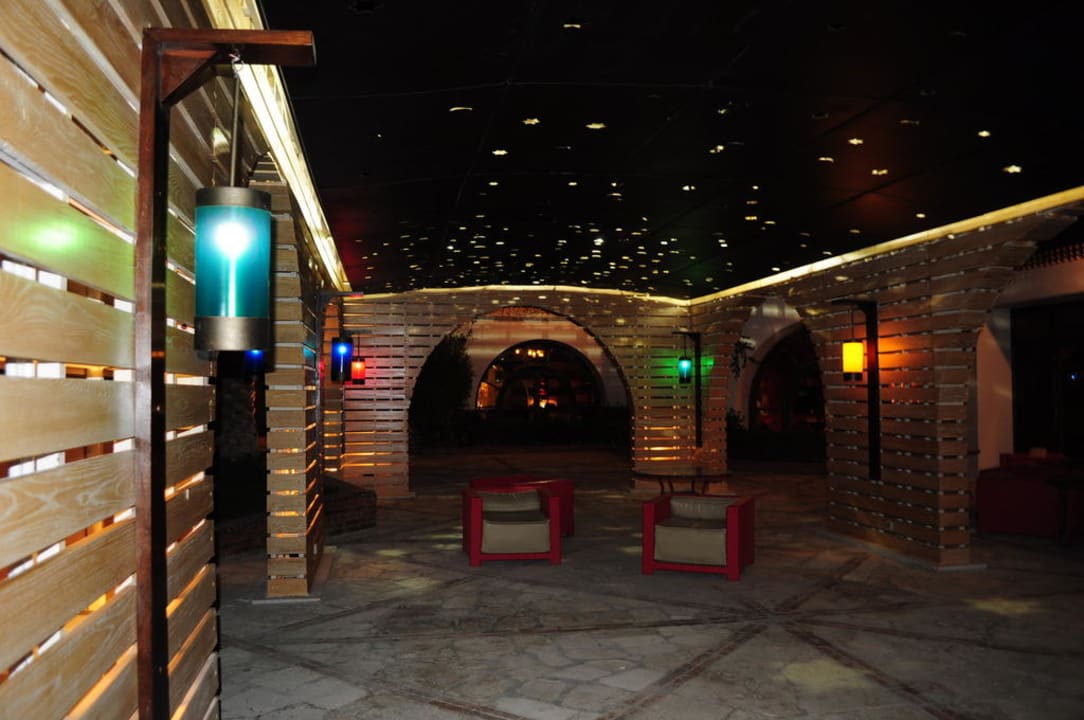 Na zewnatrz glownej restauracji Hotel Mercure Hurghada