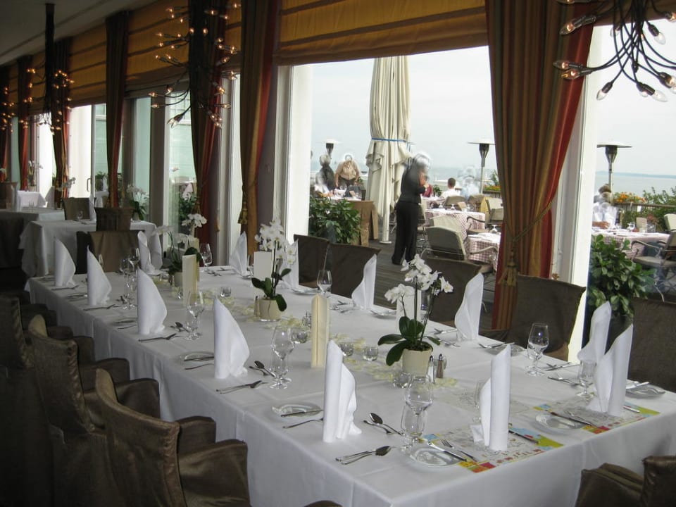 Tafel mit Blick zur Terrasse ATLANTIC Grand Hotel Travemünde