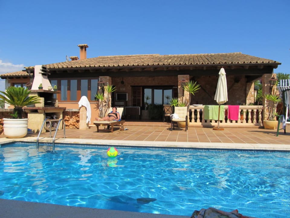 Blick vom Pool zur Finca Finca S'Aranjassa