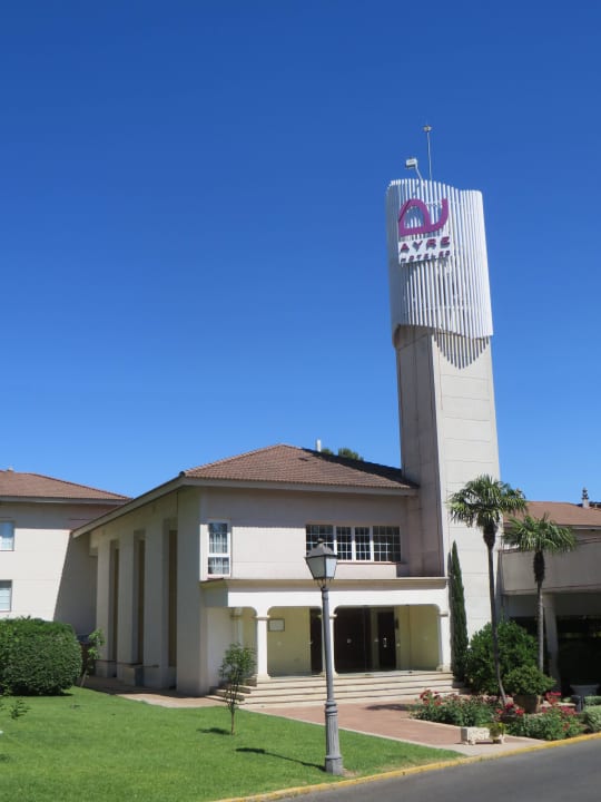 Eigenwillige Außenansicht Ayre Hotel Cordoba