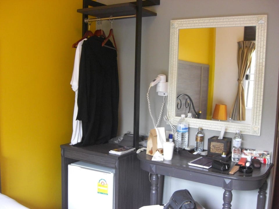 Ablage und Garderobe Rambuttri Village Inn & Plaza