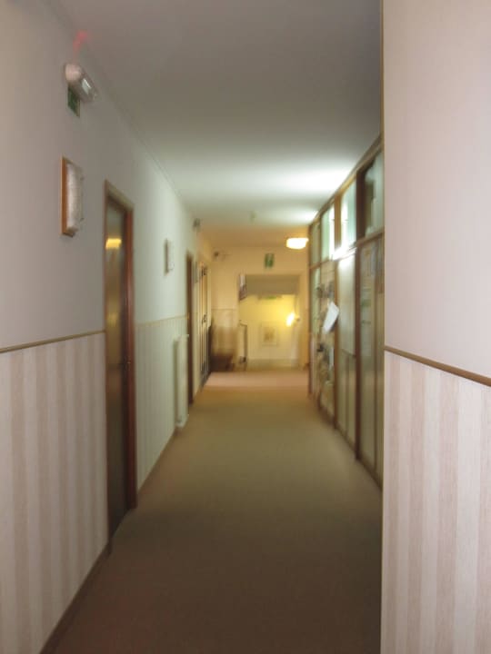 Flur inkl. Rezeption (hinten rechts) Hotel Carol