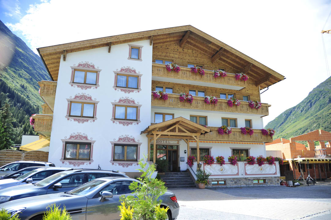 Außenansicht Hotel Galtürerhof