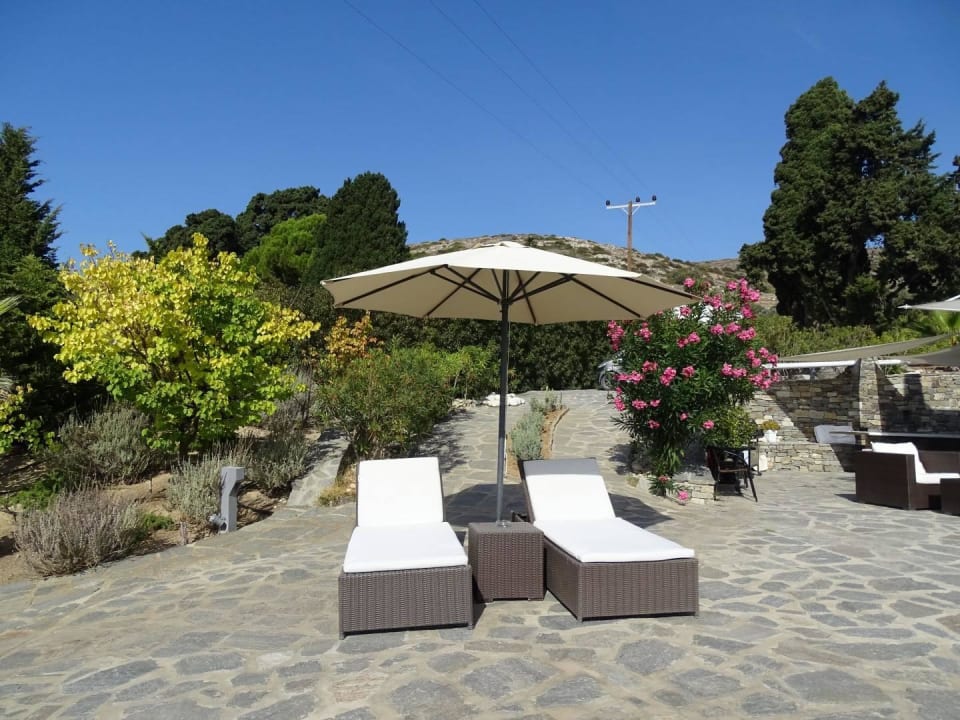 Gemütliche Liegen am pool Paros Butterfly Villas