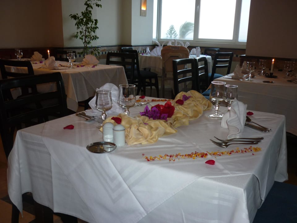 Abendessen, jeden Tag anders gedeckt  Medina Solaria & Thalasso