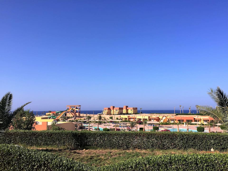 Ausblick von unserer Terrasse Malikia Resort Abu Dabbab