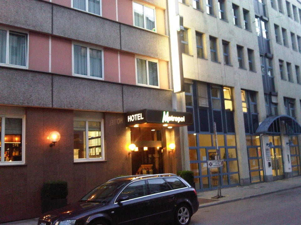 Eingang vom Metropol Hotel Metropol by Maier Privathotels