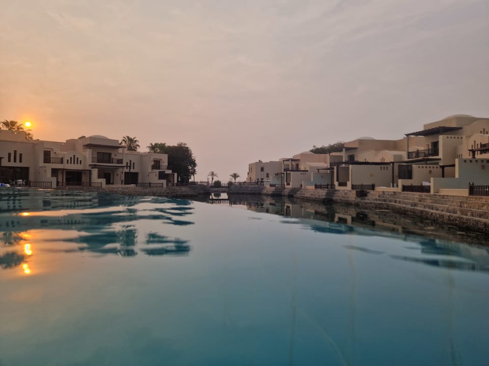 Pool The Cove Rotana Resort