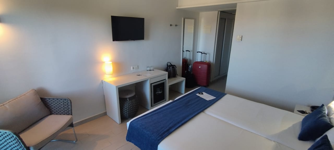 Zimmer BG Tonga Tower Design Hotel & Suites