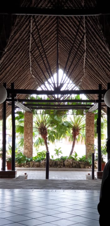 Lobby Bahari Beach Hotel