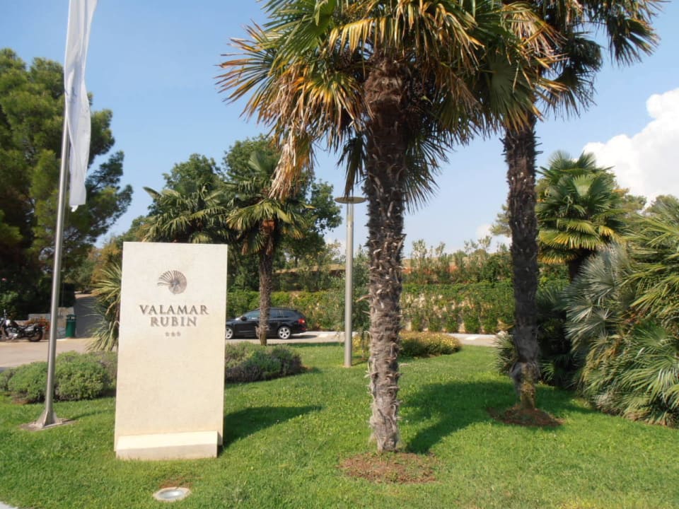 Zufahrt zum Hotel Rubin Hotel