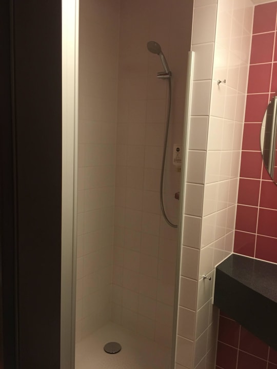 Dusche B&B Hotel Düsseldorf-Airport