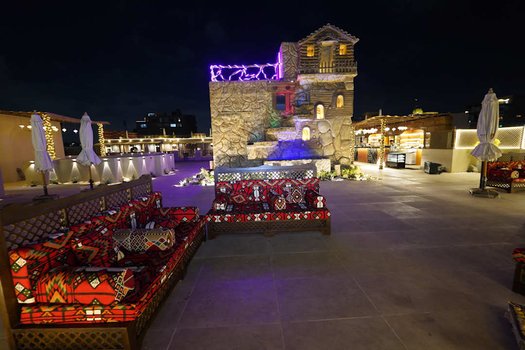 Außenansicht Pyramids Khan Hotel