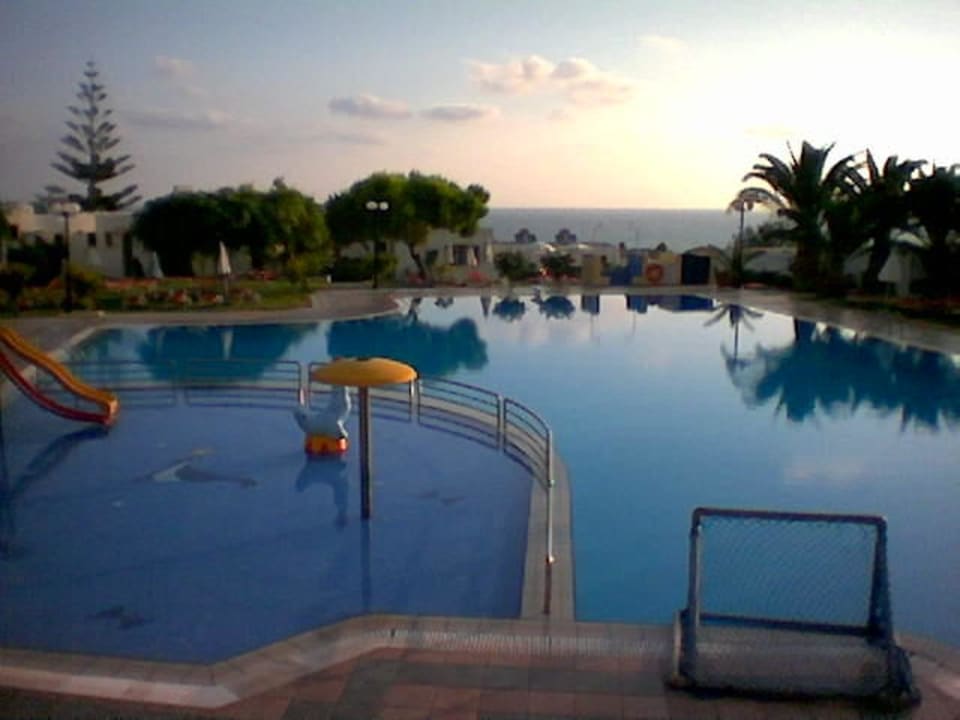 Chrissi Amoudia Pool  abends TUI SUNEO Chrissi Amoudia