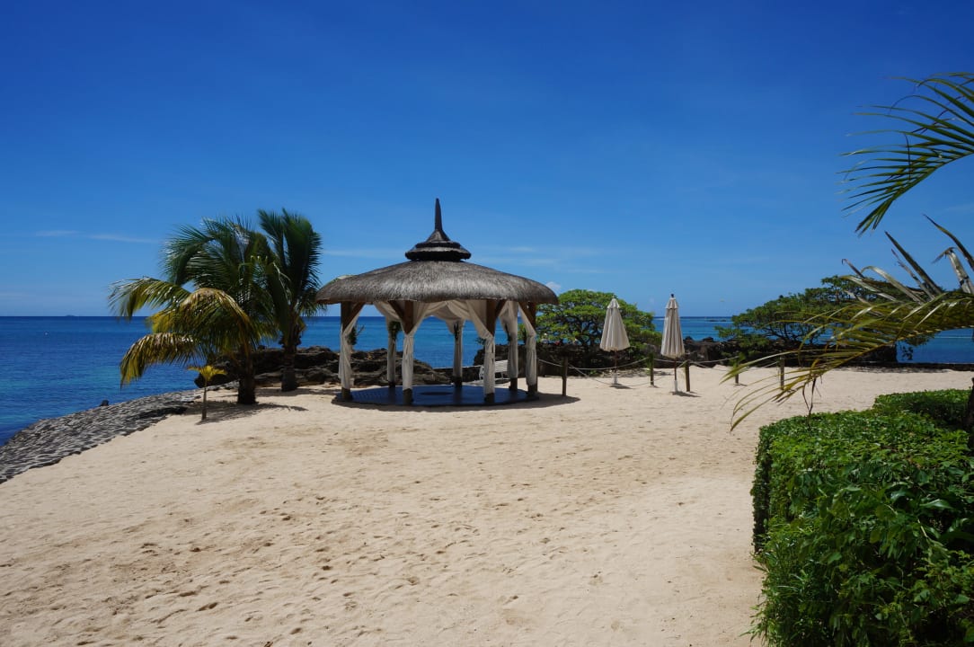 Strand mit Hochzeitspavillon Maritim Resort & Spa Mauritius