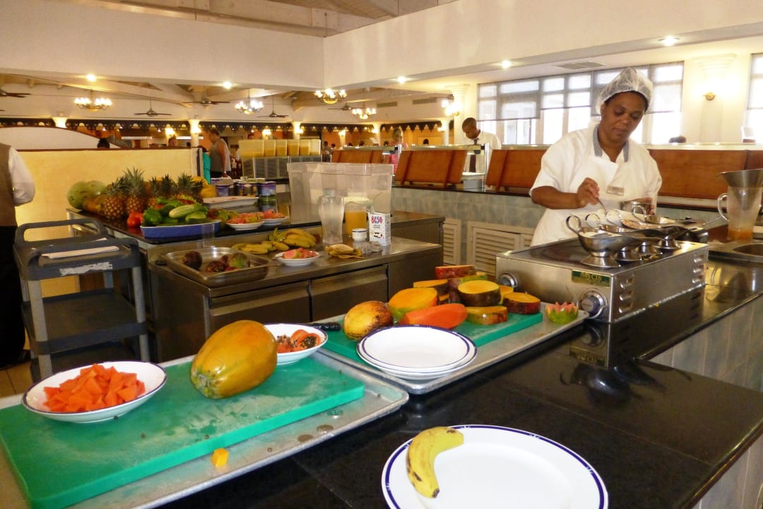 Morgendliche Fruchtstation im Hauptrestaurant Melia Las Dunas