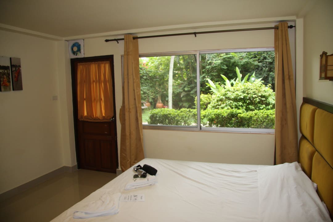 Bett (Standardzimmer) Hotel Samui Beach Resort